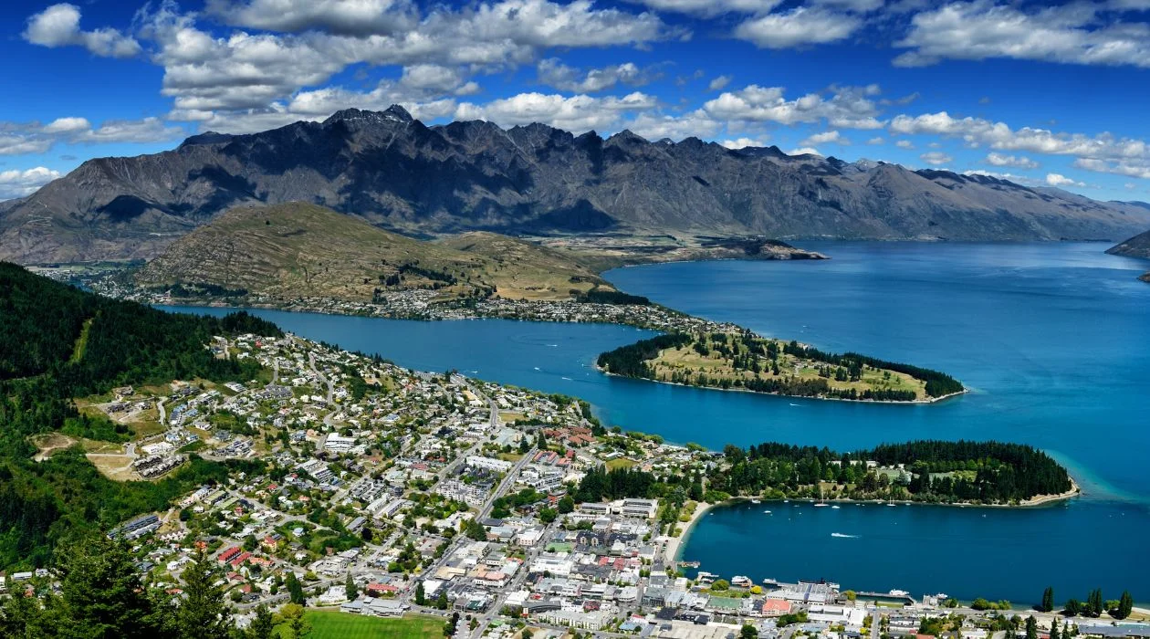 10 Places tourists shouldn’t miss in New Zealand