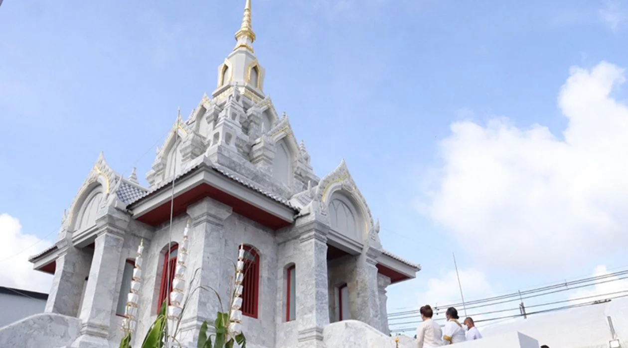 Taking you to pay respects to 4 Phuket City Pillar Shrines, The only province in Thailand