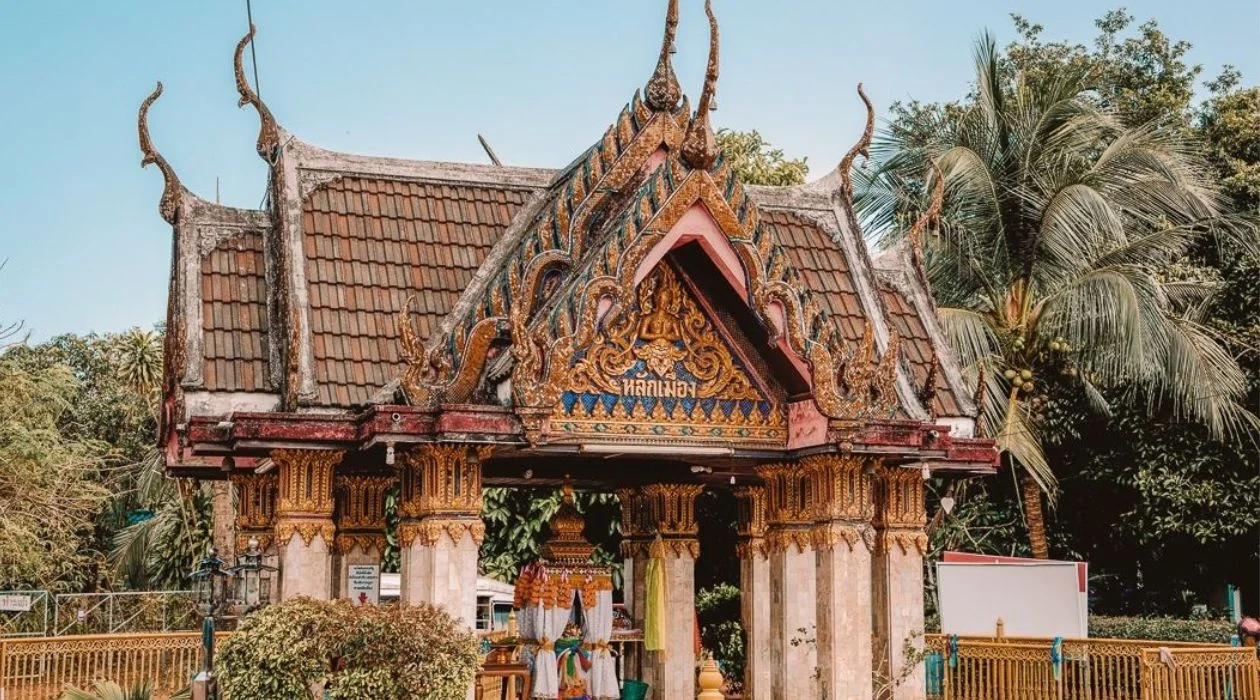 Taking you to pay respects to 4 Phuket City Pillar Shrines, The only province in Thailand