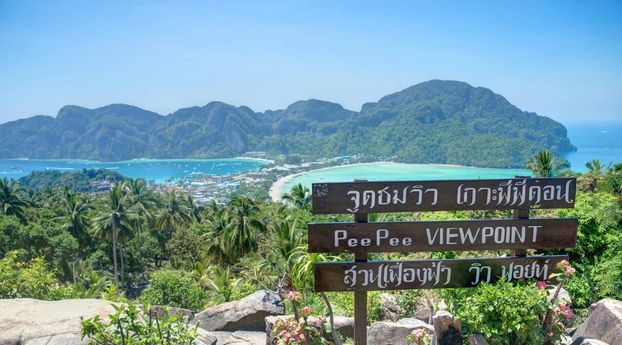 Where is Phi Phi Island? What are the ways to travel to the island? What time is best to travel?