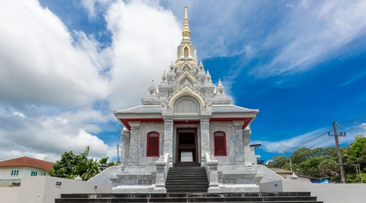 Taking you to pay respects to 4 Phuket City Pillar Shrines, The only province in Thailand